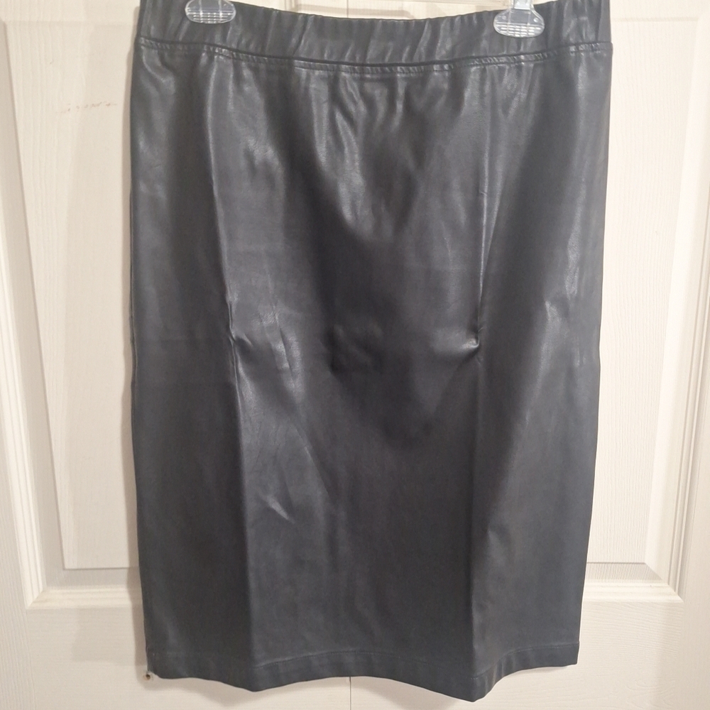 Joan Rivers Faux Leather Classic Black Pencil Skirt - M